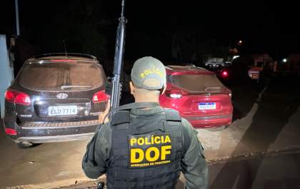 Veículo é recuperado, carga de cigarros apreendidos e bandidos que fogem de bloqueio policial.&nbsp;
