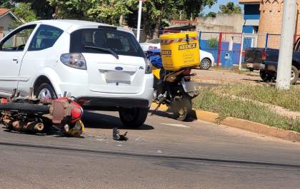 Carro e moto se envolvem em acidente no Santa Luzia