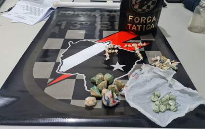 Homem é preso com porções de cocaína e crack em Paranaíba pela PM