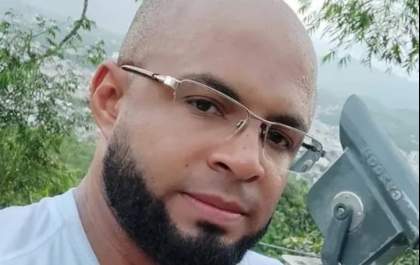 Homem mata a namorada, faz live e é morto pela polícia