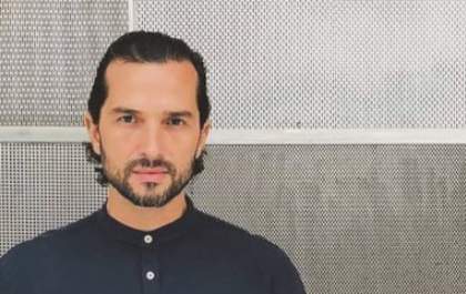 Polícia encontra corpo do ator Jeff Machado enterrado dentro de baú em quintal na zona oeste do Rio