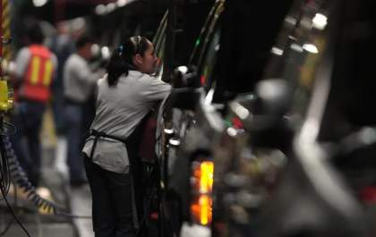 Governo prepara medidas para baratear carros populares