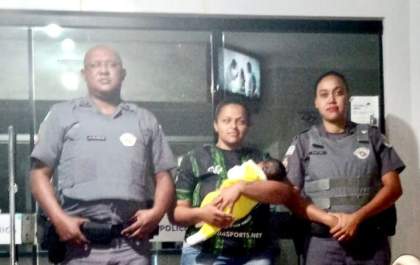 Bebê é salvo por policiais militares