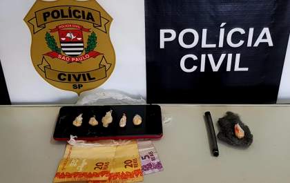 Com mandado de busca e apreensão, infrator é surpreendido comercializando crack