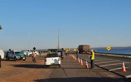 Maio Amarelo: blitz educativa na barragem da UHE Ilha Solteira orienta motoristas sobre direção segura
