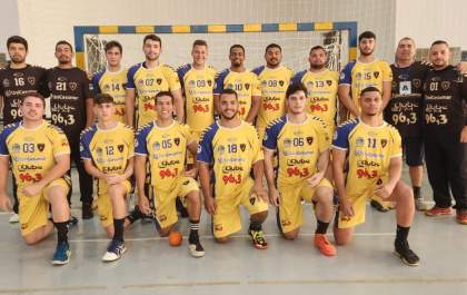 Equipes feminina e masculina de handebol vencem em casa
