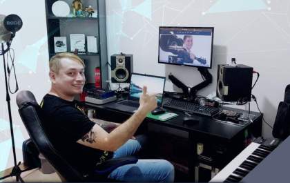 Charly Murillo, cantor, compositor e produtor chileno estará em turnê por Andradina