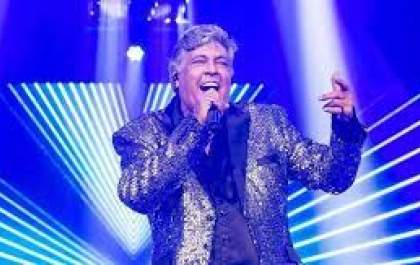 Sidney Magal continua internado após passar mal em show