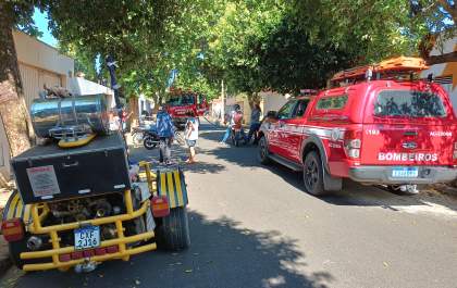 Incêndio em residência no Claudionor Cinti mobiliza os bombeiros