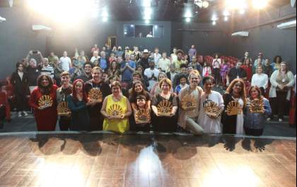 Vencedores do Troféu Odette Costa recebem prêmio em cerimônia