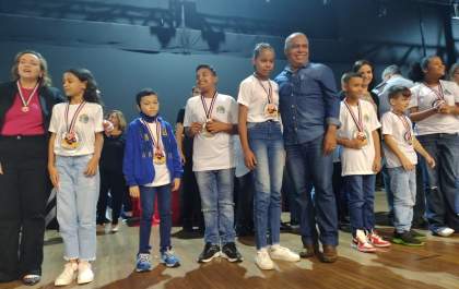Mais de 700 alunos da rede de ensino de Araçatuba participam de formatura do Proerd