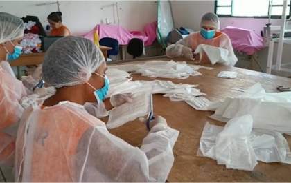 Produção de absorventes em presídio beneficia alunas da rede pública e reeducandas