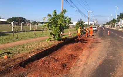 Avenida Ranulpho Marques Leal passa por obra de revitalização de acostamento