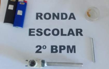 Homem que portava drogas próximo a escola em Três Lagoas é preso pela PM