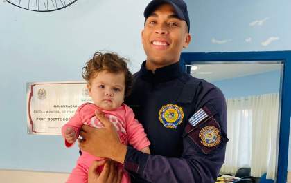 Criança de 11 meses engasga em escola e é salva por guarda municipal