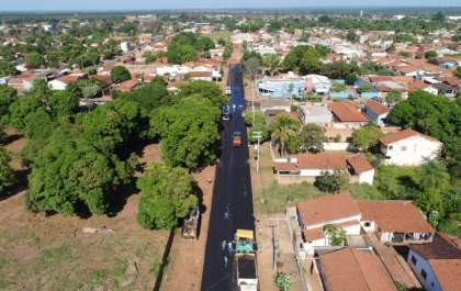 Quase três quarteirões do Bairro São Carlos recebem recapeamento