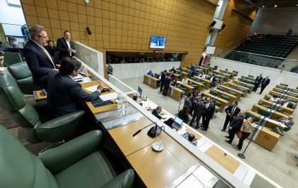 Alesp aprova aumento de abono salarial e garante mínimo paulista a parcela do funcionalismo público