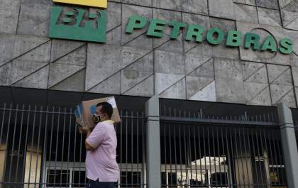 Petrobras reduz preço da gasolina em 4,66% para distribuidoras