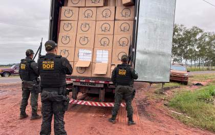 Caminhão roubado em São Paulo é recuperado pelo DOF com carga milionária de cigarros ilegais