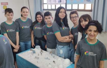 Alunos do CEA mostram conhecimento e criatividade na Feira de Ciências