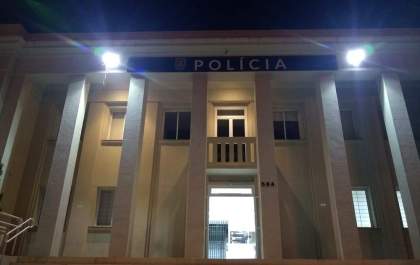 Homem é preso tentando furtar 8 quilos de queijo em mercado