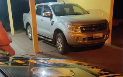 PRF apreende 278 Kg de maconha e recupera caminhonete roubada