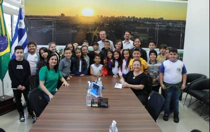 Alunos da Emeb Leonísia de Castro entregam projeto em prol ao meio ambiente