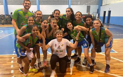 Basquete feminino vence e segue líder no Paulista sub-14