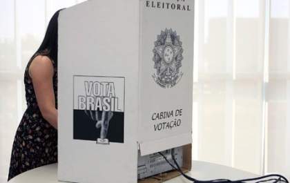 Mulher paga multa por extrapolar limite de doação para candidato
