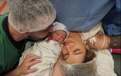 Mãe e filha dão à luz no mesmo dia