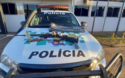 Ambiental descobre 4 jabutis em cativeiro, localiza 2 armas e farta munições de diversos calibres