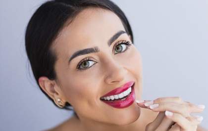 Lentes de contato dental em resina ou porcelana? Saiba as diferenças e como escolher