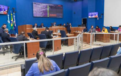 Vereadores aprovam cedência de área para indústria e apreciam outras 21 matérias