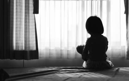 Babá é denunciada por maus-tratos contra três crianças em Dourados