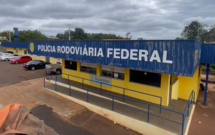 PRF apreende 450 mil maços de cigarros em Dourados (MS)