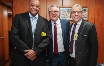 Andradina despacha pedidos com ministro de Relações Institucionais em Brasília