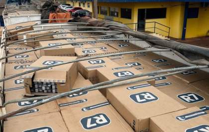PRF apreende 450 mil maços de cigarros em Dourados (MS)