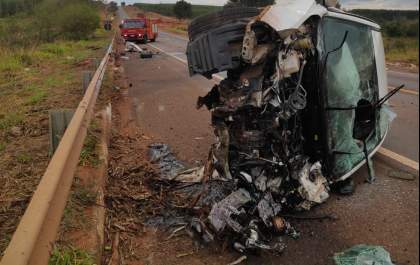 Acidente na BR-262 deixa gestante e bebê feridos