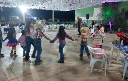Escola Municipal Raimundo Pedro de Souza promove festa julina