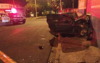 Condenado por tráfico é preso ao bater carro em prédio ao tentar fugir de abordagem em Birigui