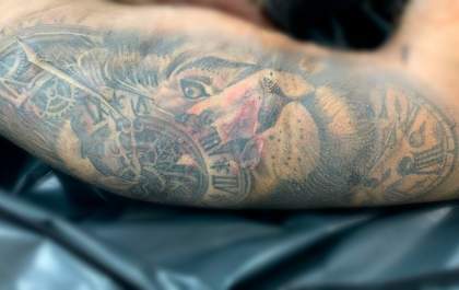 Tatuagens podem ajudar a identificar corpo encontrado parcialmente carbonizado