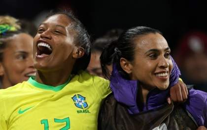 Seleção feminina estreia com goleada na Copa do Mundo