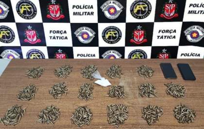 Mulher é presa com mais de 1 mil pinos com cocaína