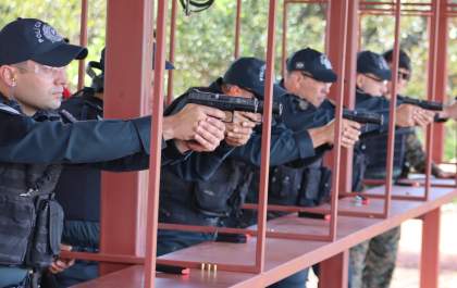 Polícia Militar realiza instrução para habilitação da pistola full APX Beretta 9mm