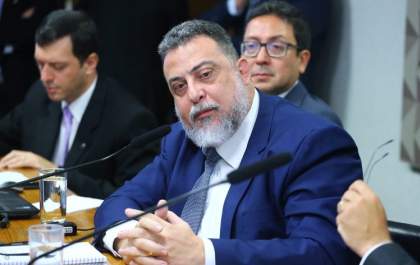 Ex-diretor da Abin admite que adulterou relatório por ordem de G. Dias