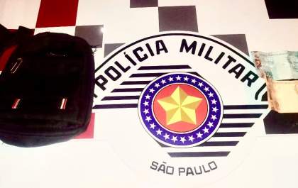 Dono de comércio flagra funcionário roubando dinheiro do caixa pelas câmeras de segurança
