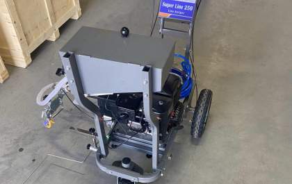 Detran-SP entrega máquina de demarcação viária para o município de Murutinga do Sul