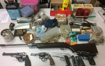 Advogado condenado por posse de arsenal é preso