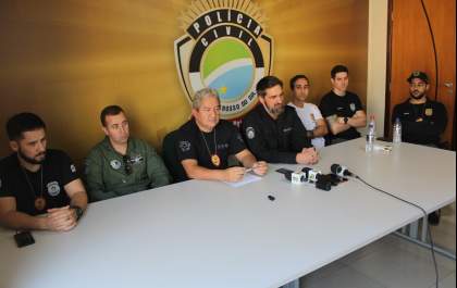 Policiais realizam coletiva de imprensa sobre a “Operação Sepulcro