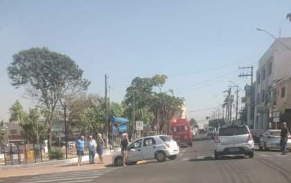 Acidente no Centro da cidade deixa motorista ferida